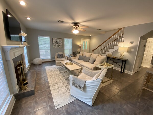 Smart-tv, boeken en een stereo