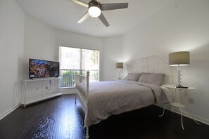 2 bedrooms, desk, iron/ironing board, free WiFi - 2 Bedroom 2 Bath townhome super clean private yard (Houston)