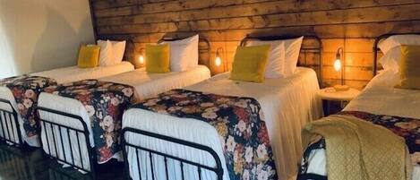 1 slaapkamer, een strijkplank/strijkijzer, wifi, beddengoed