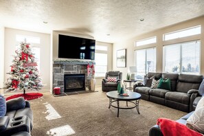 Smart TV, fireplace, table football, ping pong