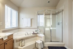 Bathtub, jetted bath, hair dryer, towels - Mountain Home- Sleeps 16- Hot tub, Views, Pickleball, Family Friendly (Heber City)