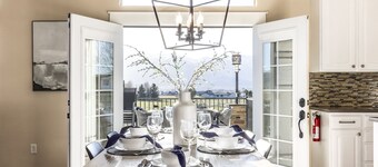 Grand Mountain Retreat- 25 min to Ski Slopes- Sleeps 16- Views, Pickleball court