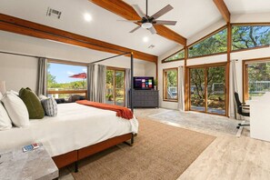 7 bedrooms, desk, iron/ironing board, travel crib