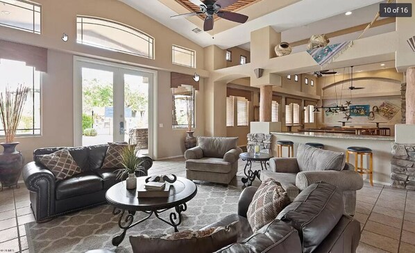 Smart TV, fireplace, DVD player