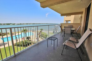 Apartment, Mehrere Betten (Compass Point 205) | Speisen im Freien