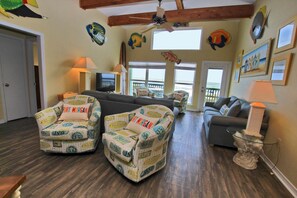 獨棟房屋, 多張床 (Cabana Beach House) | 客廳 | 電視