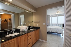 Appart'hôtel, plusieurs lits (Colonnades 1202) | 3 chambres, décoration personnalisée, ameublement personnalisé