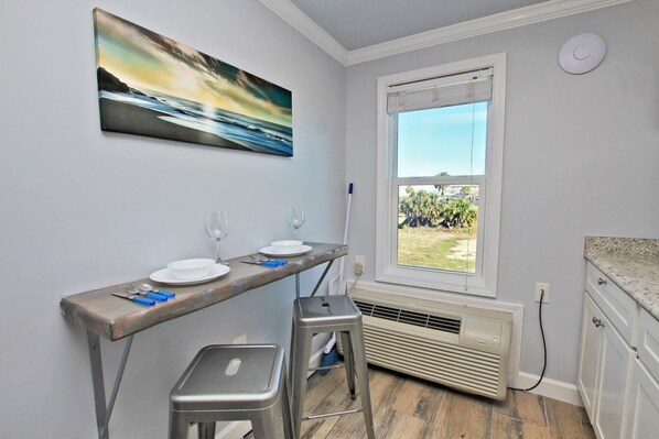 Dining - Beachview 203 (Gulf Shores)