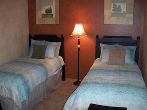 2 habitaciones, tabla de planchar con plancha y wifi gratis 