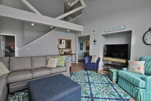 บ้านพัก, หลายเตียง (Marilyns Cottage) | ห้องนั่งเล่น | ทีวี