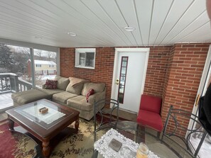 TV, Netflix, Hulu, streaming services