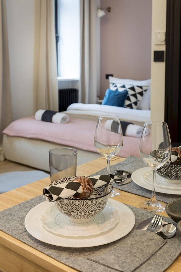3 bedrooms, iron/ironing board, bed sheets