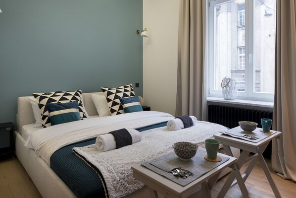 3 quartos, ferros/tábuas de passar roupa, roupa de cama