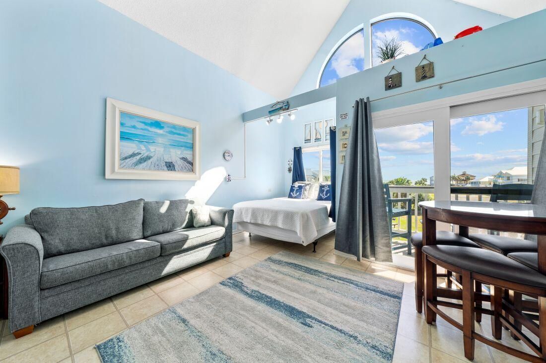 Apartment, Mehrere Betten (Gulf Shores Plantation 1369) | Wohnbereich | Fernseher