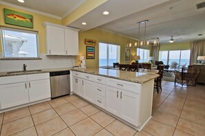 Condo, Multiple Beds (Marlin Key 4G) | Private kitchen | Cookware/dishes/utensils