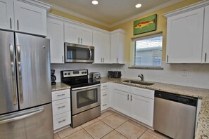 Condo, Multiple Beds (Marlin Key 4G) | Private kitchen | Cookware/dishes/utensils