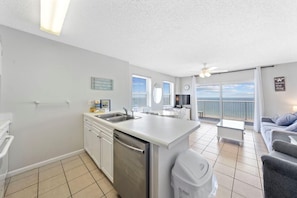 Condo, 1 King Bed with Sofa bed (Tradewinds 901) | Private kitchen