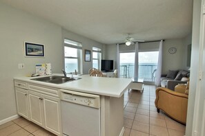 Apartment, 1 King-Bett und Schlafsofa (Tradewinds 901) | Innenbereich