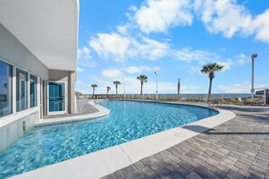 公寓客房, 1 張特大雙人床和 1 張沙發床 (Tradewinds 901) | 游泳池 | 室內游泳池和溫水游泳池