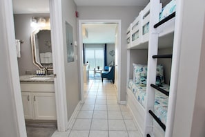 คอนโด, หลายเตียง (Seacrest 401) | 2 ห้องนอน, ห้องพักตกแต่งอย่างมีเอกลักษณ์, ตกแต่งพิเศษโดยเฉพาะ