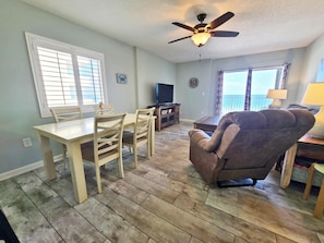 Dining - Westwind 301 (Gulf Shores)