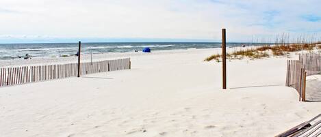 公寓客房, 1 張特大雙人床和 1 張沙發床 (Seascape 102) | 海灘 | 位於海灘上