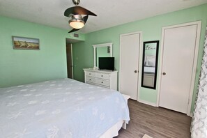 Condo, 1 King Bed with Sofa bed (Seascape 102)