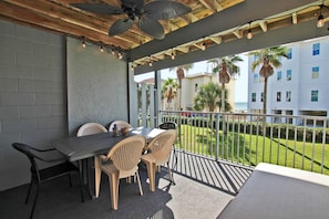 Condo, 1 King Bed with Sofa bed (Seascape 102) | Outdoor dining