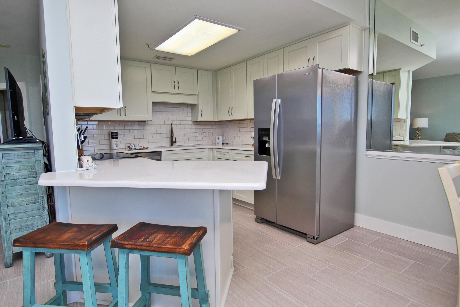 Condo, 1 King Bed with Sofa bed (Phoenix X 1208) | Private kitchen | Cookware/dishes/utensils