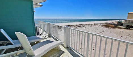 Apartment, Mehrere Betten (Two Little Lambs at Our Point of View) | Balkon