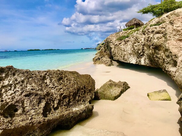 Beach nearby, sun-loungers, beach towels