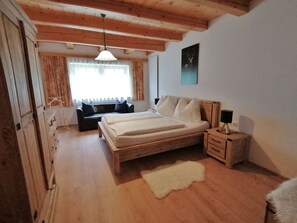 3 عدّة غرف نوم وواي فاي مجانًا وملاءات أسرّة