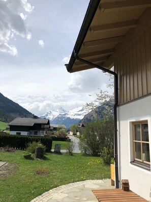 المنطقة المحيطة بالمنشأة