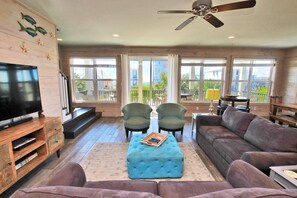 Rumah, Beberapa Tempat Tidur (Serendipity Sands) | Ruang keluarga