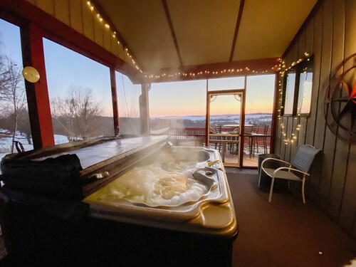 Just rehabbed, amazing views on 300 acre ranch, animals, trails, hottub, pond