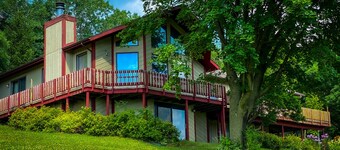 Just rehabbed, amazing views on 300 acre ranch, animals, trails, hottub, pond