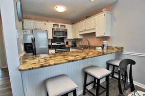 Condo, Multiple Beds (Ocean Reef 304) | Private kitchen