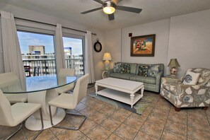 Condo, 1 King Bed with Sofa bed (Tradewinds 807) | Interior