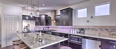 Refrigerador, microondas, parrilla de estufa y lavavajillas