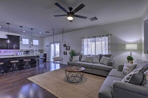 TV, fireplace, ping pong, stereo