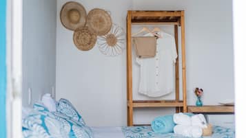 Quarto casal ou duplo básico, acessível | Frigobar, individualmente decorados, individualmente mobiliados