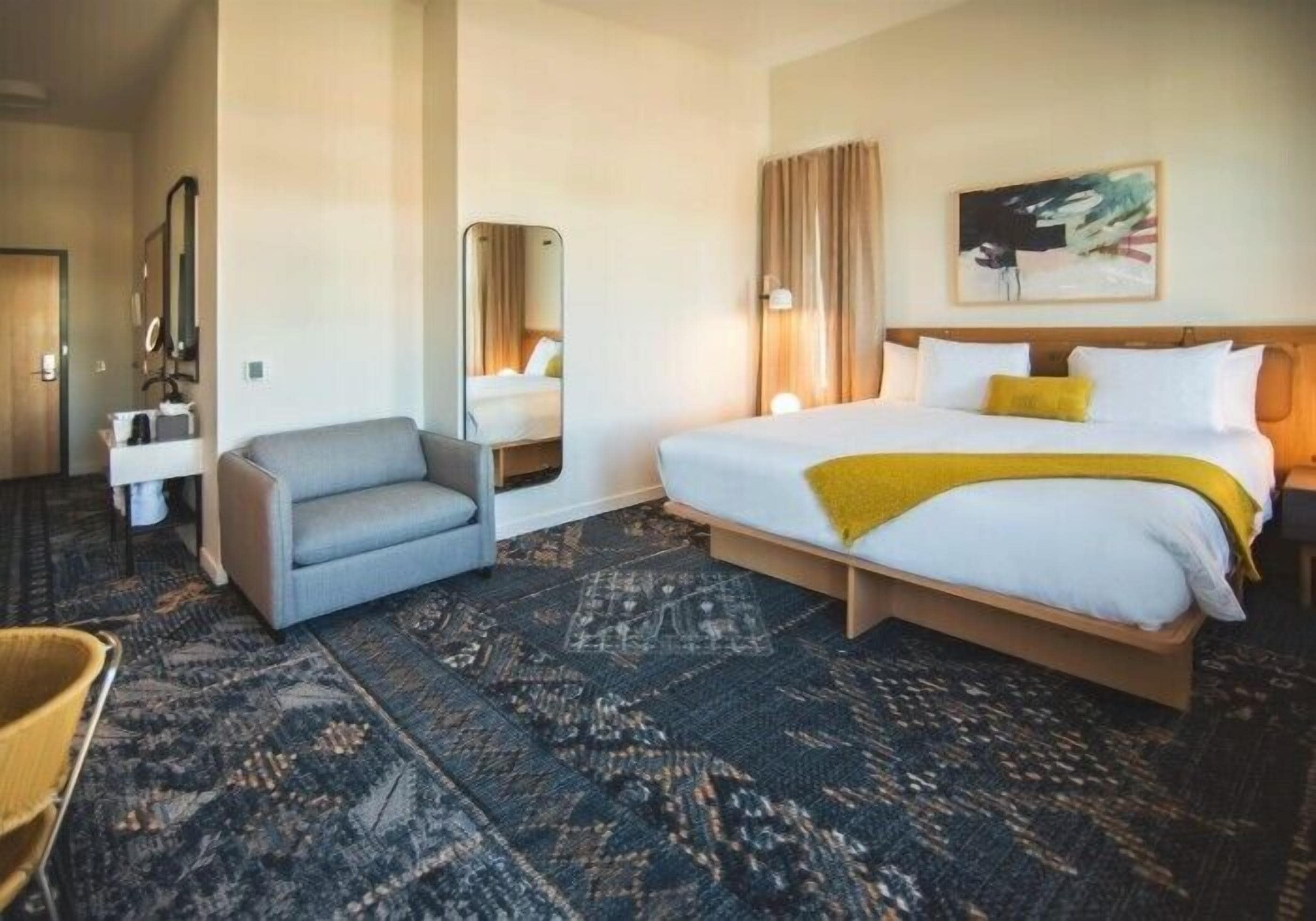 Room, 1 King Bed | Desk, blackout drapes, iron/ironing board, free WiFi