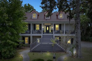 Exterior - Shangri-La @ Thunderbolt | Great for Large Groups (Savannah)