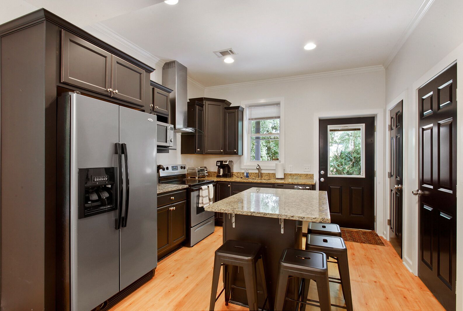 Kylskåp, mikrovågsugn, ugn och spishäll