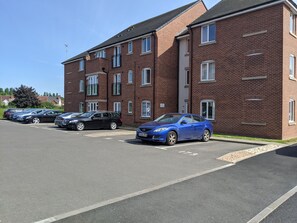 Exterior - Modern apartment with Parking/ En-suite/ WiFi/ Netflix (Binley, Coventry)