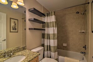 Kostenlose Toilettenartikel, Haartrockner, Handtücher