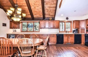 صورة غير مصنفة، 5 من 41، زرّ