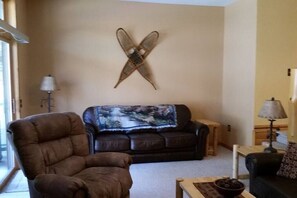 Fernseher, Kamin, Arbeitsbereiche