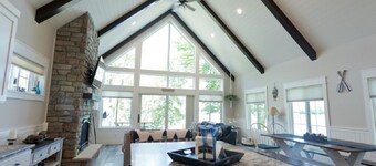 Exquisite Cottage on Lake Brophy. Lic1971