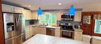 Blue Lake Cottage - Pet Friendly Rental